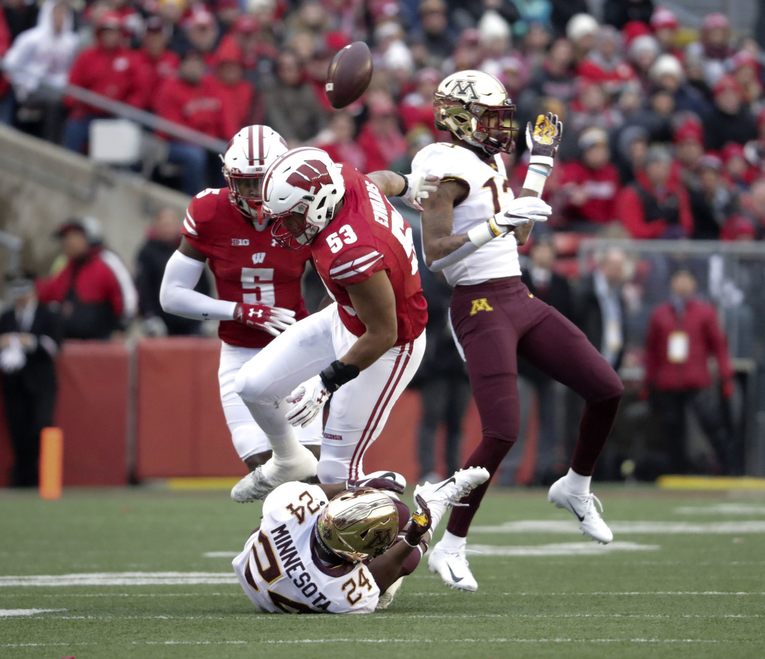 Golden Gophers 37, Badgers 15